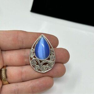 Stunning pear drop pendant